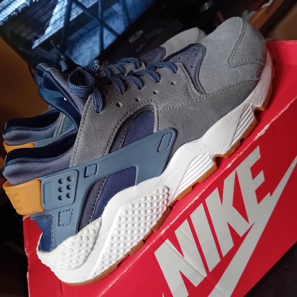 Nike Men's Blue and Gray Sneakers